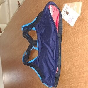 🛍Shape bra very strechy, removable pads